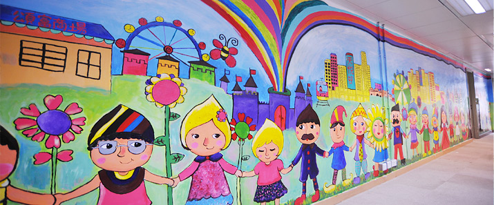 相片1:活動「跳出框框 畫出彩虹」集合30位社區人士完成的中心壁畫製作