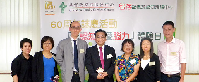 相片1:左起: 吳美娟女士、王惠梅女士、陳鎮中醫生、 郭烈東先生、高黃英芸女士、唐彩瑩女士、 陳汝威先生