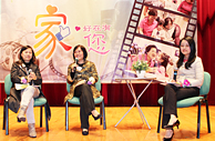 图片2: 香港中文大学社会工作学系系主任马丽莊教授(中)、社会福利署观塘区助理福利专员冯淑文女士(左)和本会长者服务总监陈凤雯女士(右)互动对谈，分享长者在家庭中的角色和参与，肯定长者的积极人生。