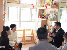 本会总干事郭烈东先生与林郑月娥司长分享区内服务的情况