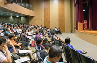 现场座无虚席，参加者反应踊跃