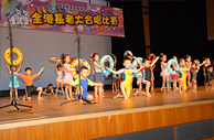 圖片: 本會趣樂幼稚園的小朋友天真活潑的表演